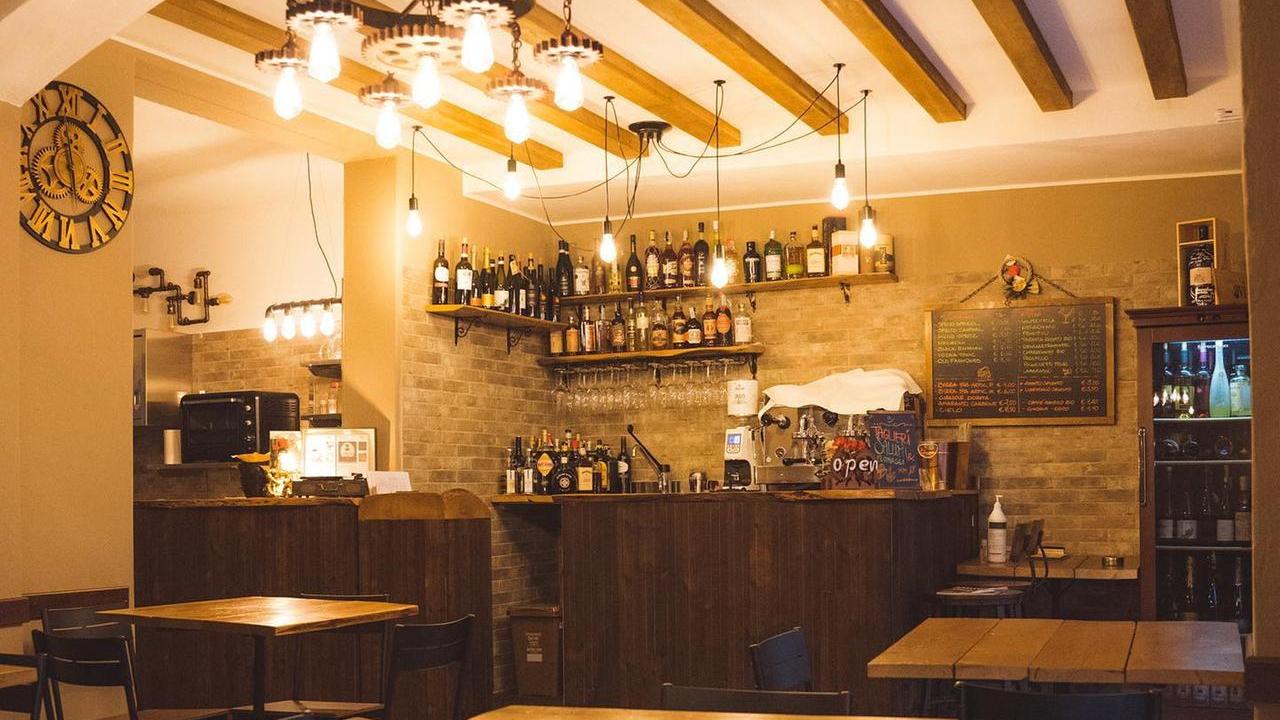 All’Ânma Winebar di Reggio Emilia partono le lezioni della lingua dei segni italiana