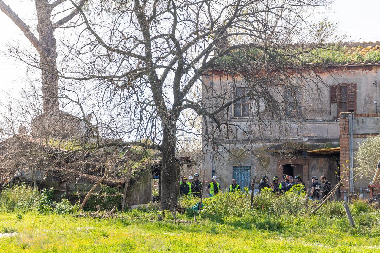 
	Il casolare in cui si &egrave; verificata l'esplosione

