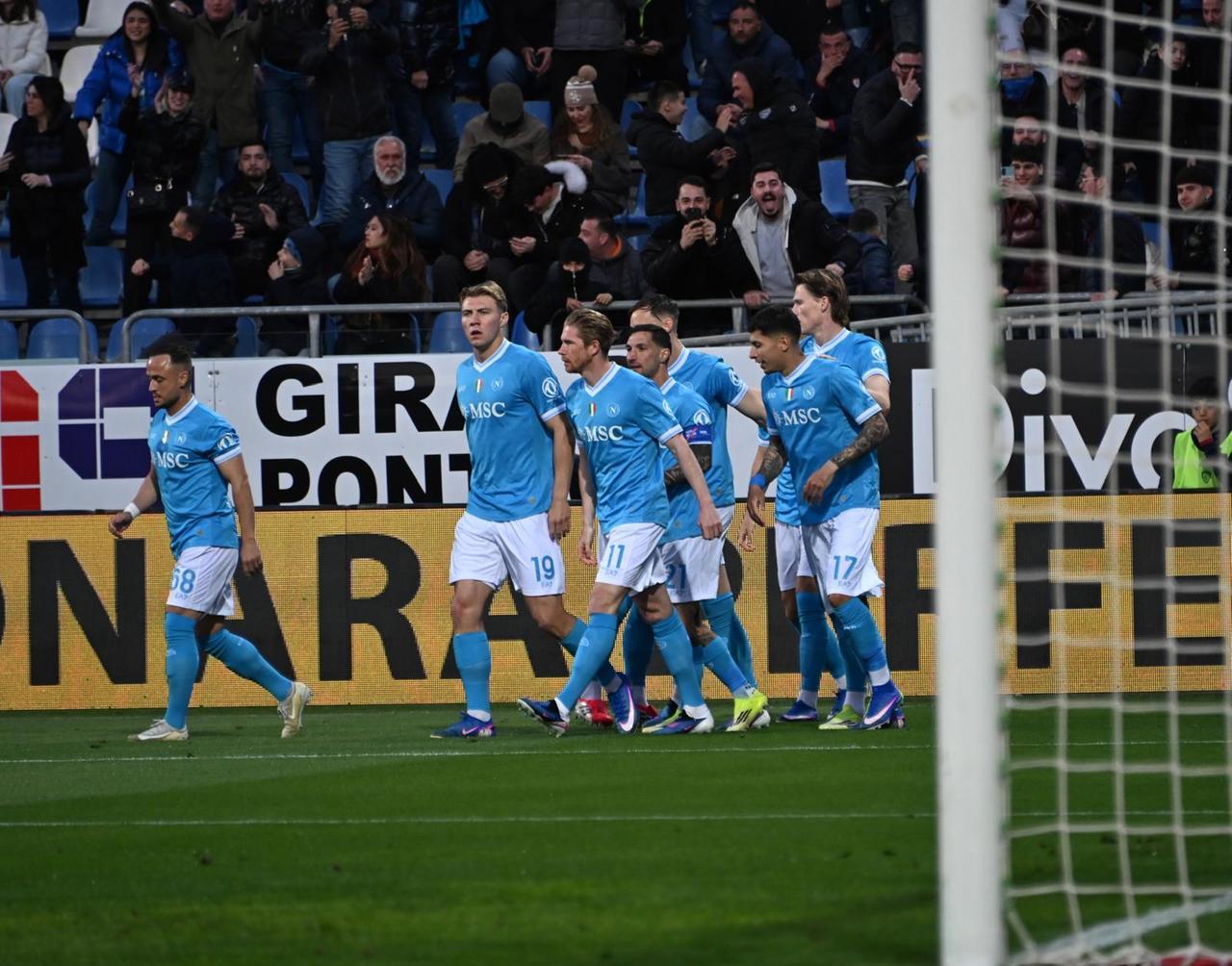 Il Cagliari ancora a secco, il Napoli vince 1-0