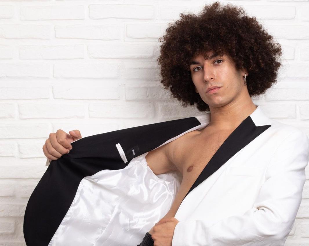 Da Migliaro a “Canzonissima”: chi è il ballerino protagonista