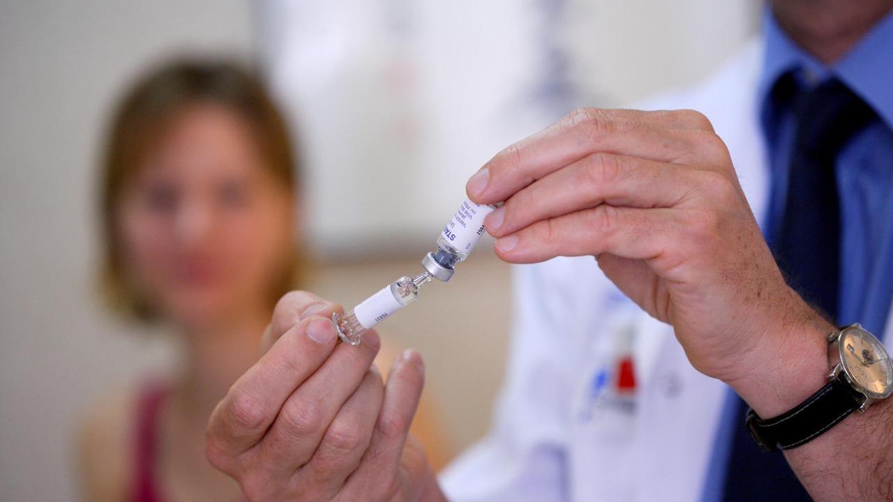 Un vaccino contro la meningite (foto d'archivio)