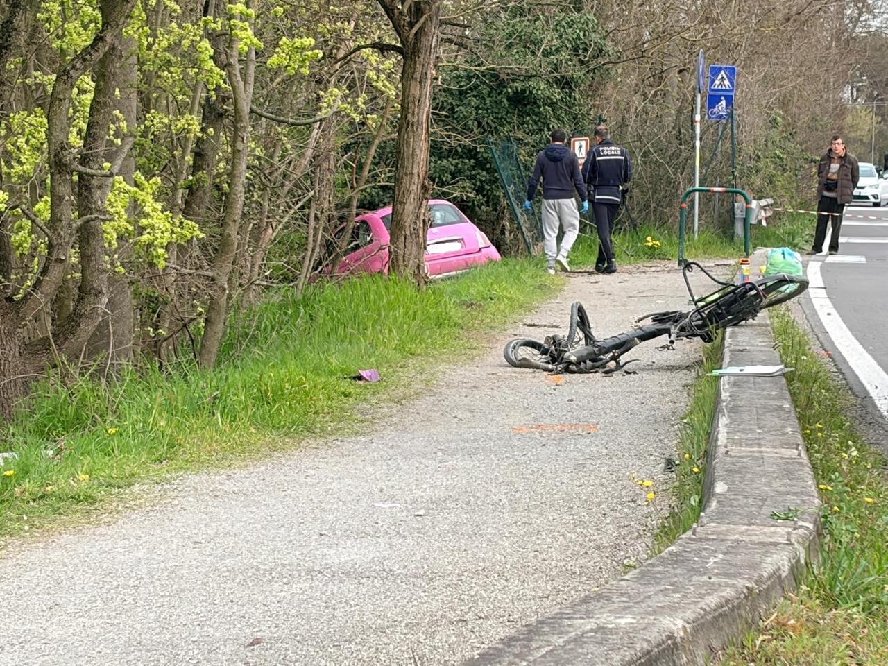 Incidente a Rivalta: ciclista di 45 anni muore travolto da un’auto