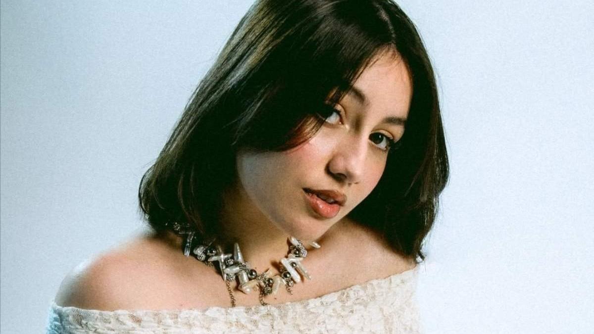 Amici 2026, oggi parte il Serale: Amadeus quarto giudice e riflettori sulla sarda Angie – Ecco chi è