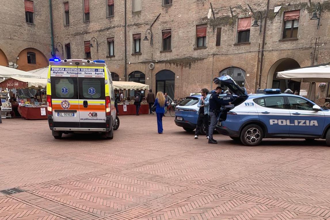 Ferrara, si accascia mentre mangia e muore
