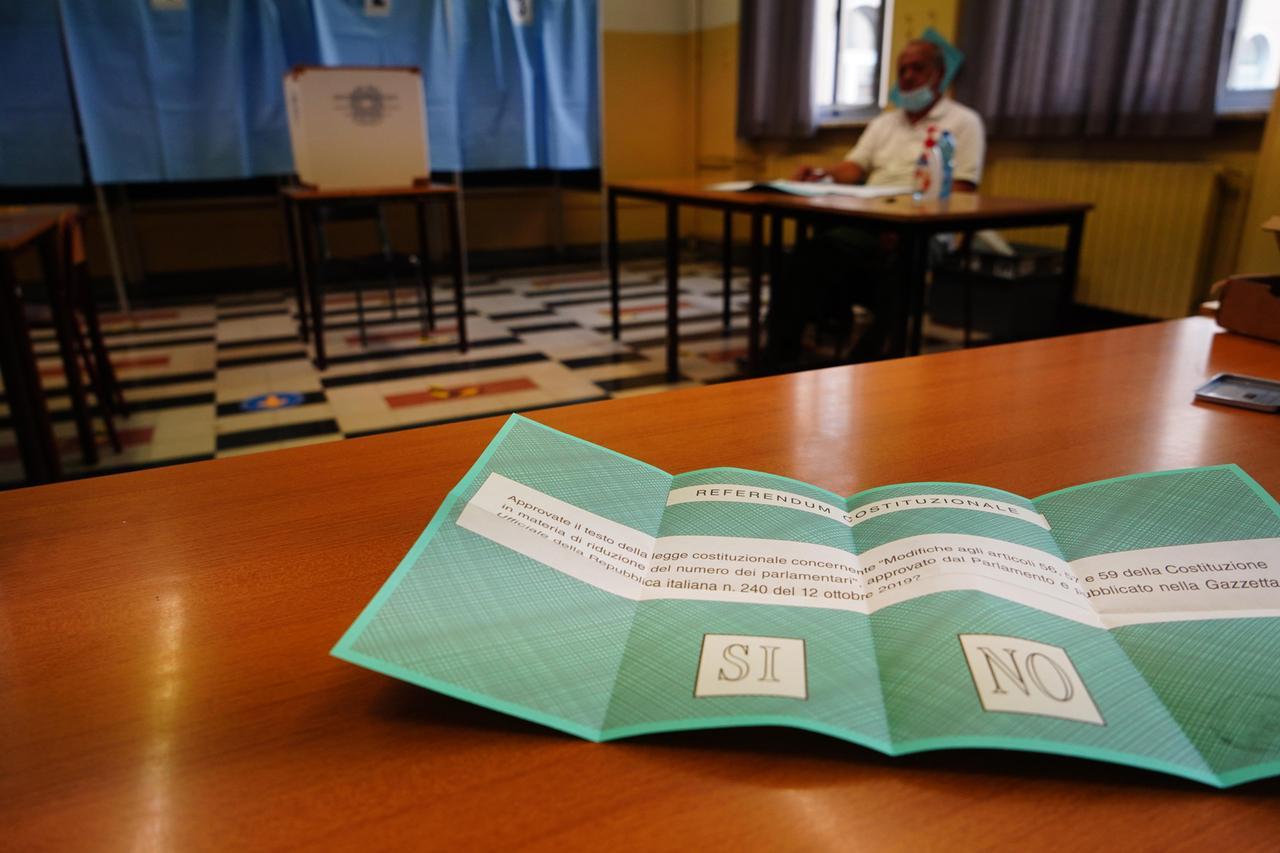 Referendum: oggi e domani si vota la riforma. Oltre 3 milioni di elettori in Emilia Romagna, 230mila dall’estero