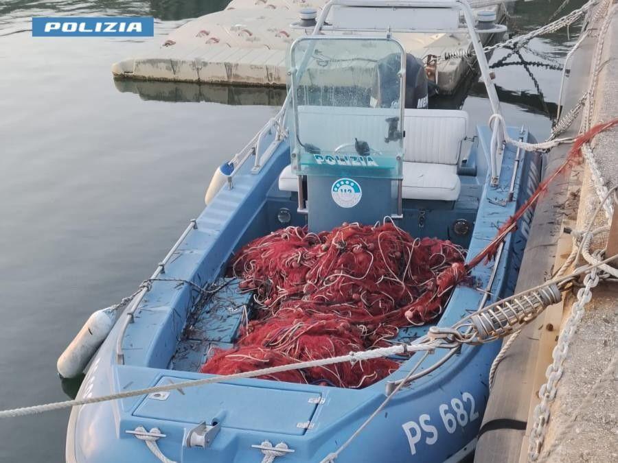 Pesca illegale nelle acque del golfo: sequestrate 30 reti abusive