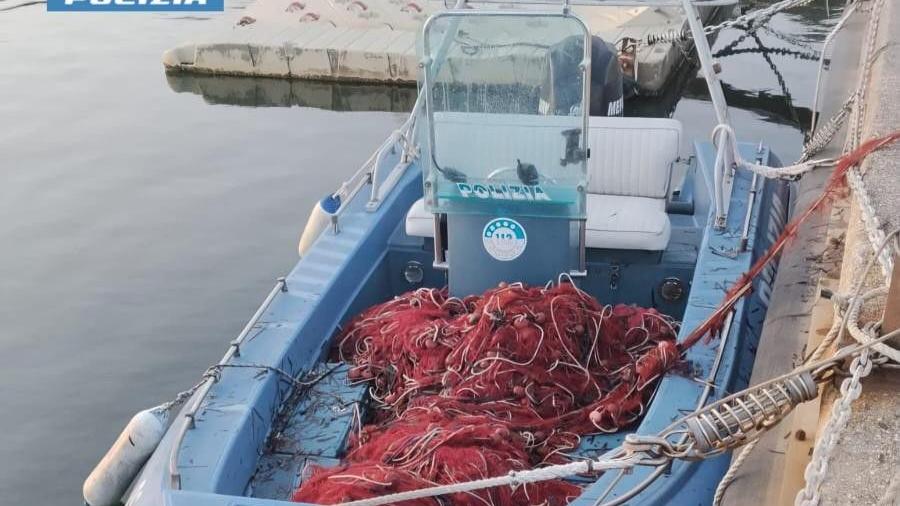 Pesca illegale nelle acque del golfo: sequestrate 30 reti abusive