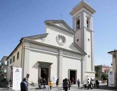 Una passeggiata alla scoperta di tradizioni e curiosità intorno alla Ss Annunziata di Viareggio