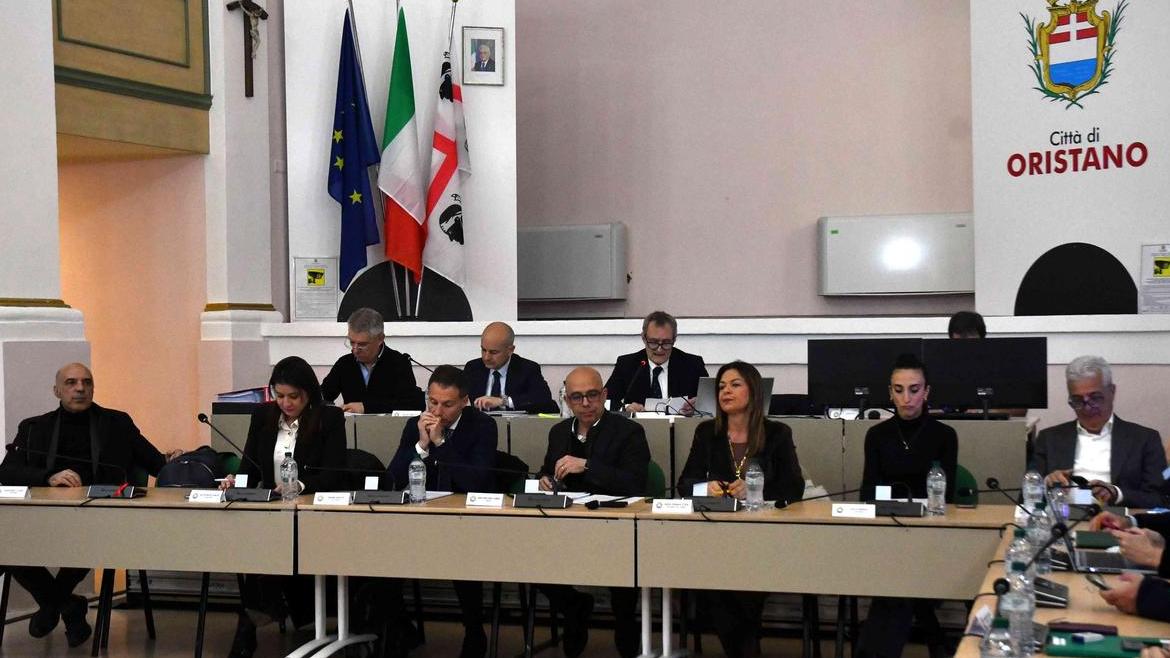 Consigliere apostrofate per nome durante la seduta, è rivolta – Cosa è successo