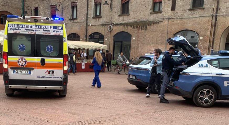 Ferrara, si accascia mentre mangia e muore