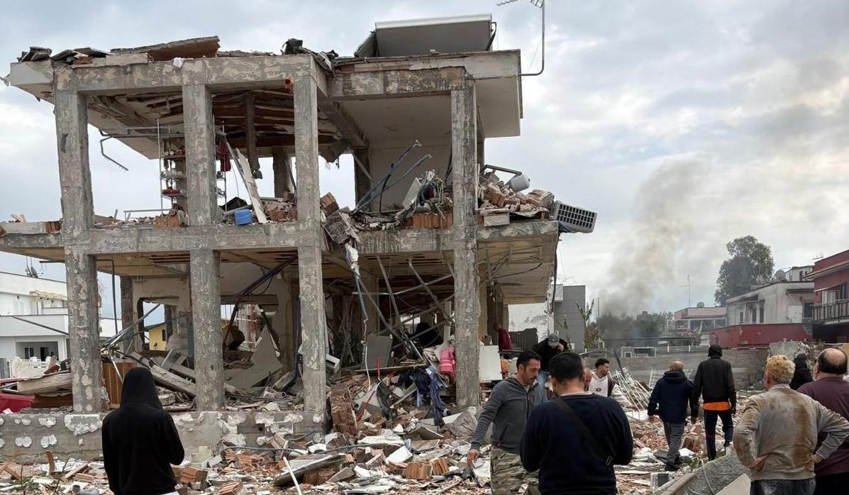 Esplosione a Piana del Sole, sventrata una palazzina: 2 feriti gravissimi