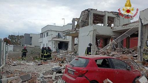 Gli effetti dell'esplosione a Piana del Sole