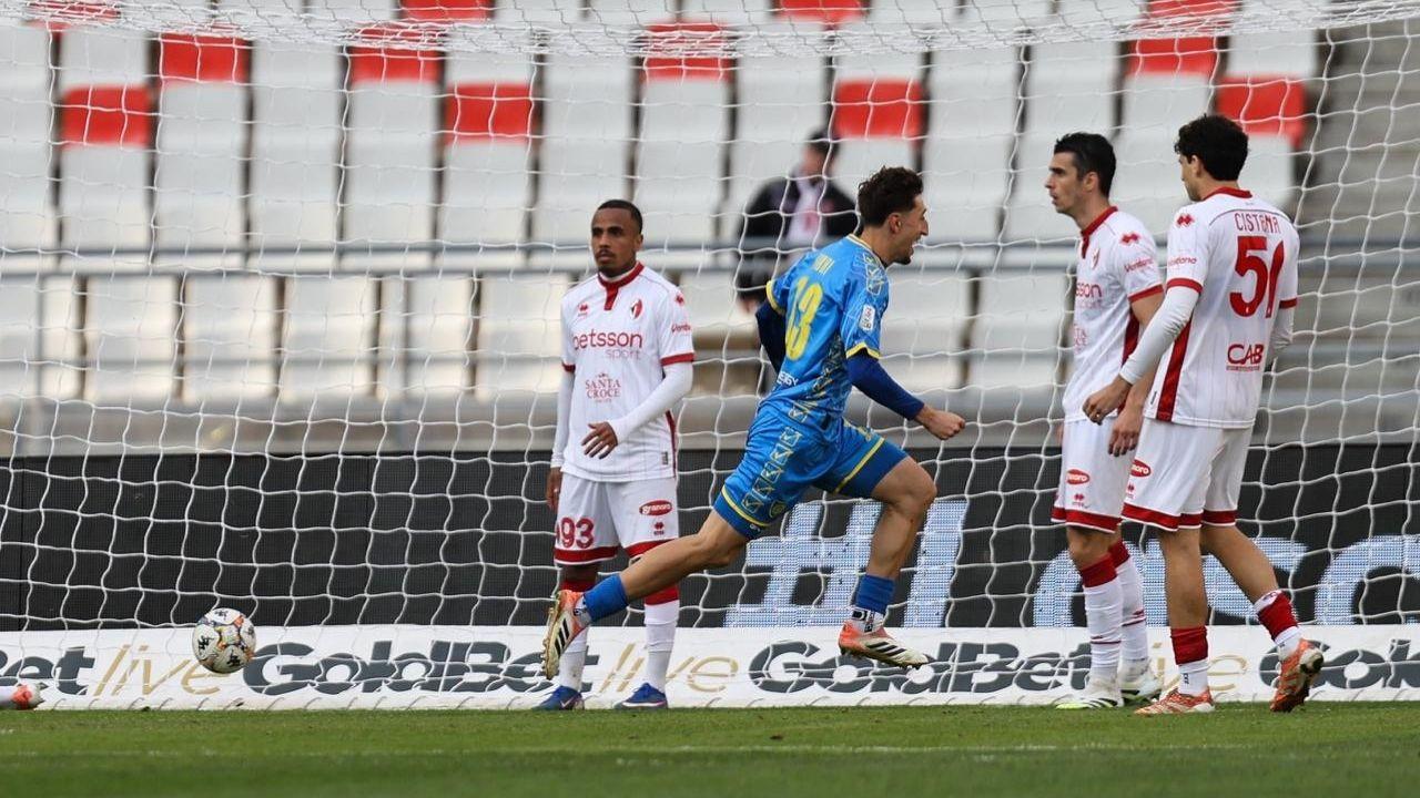 Carrarese, impresa col Bari al San Nicola: la ripresa è uno show. Un tris azzurro con vista... playoff