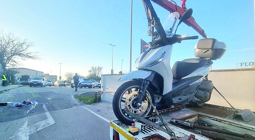 Sassari, grave incidente stradale nella zona industriale: come sta lo scooterista ricoverato in Rianimazione