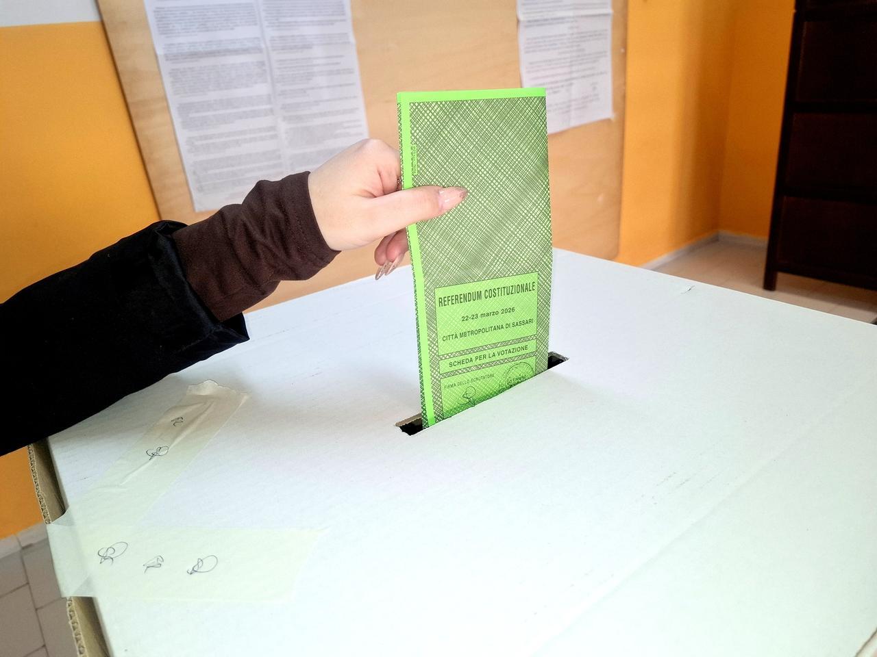 Referendum sulla giustizia, oggi si vota dalle 7 alle 15: affluenza al 46%