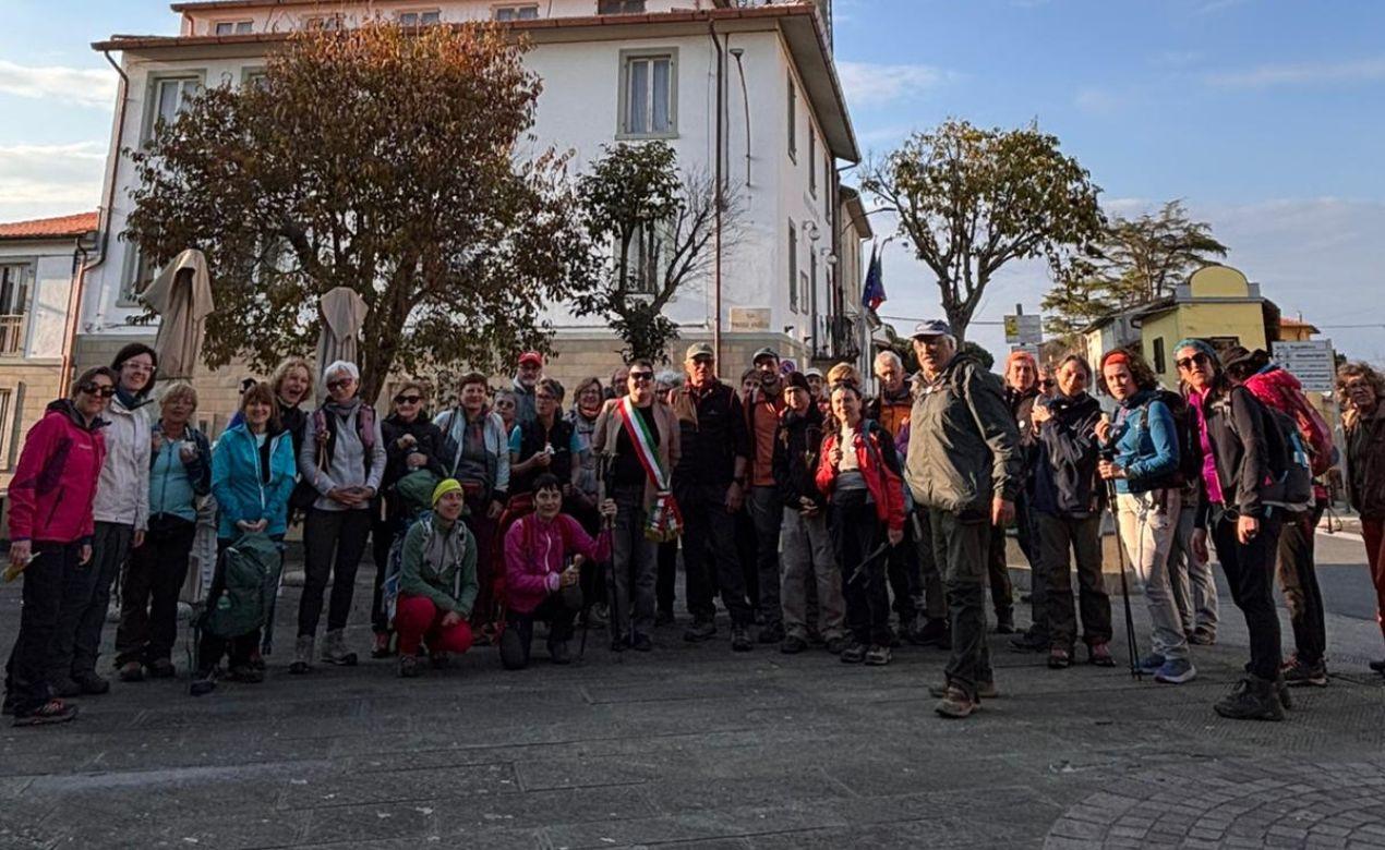 Collesalvetti e turismo a passo lento, un centinaio di escursionisti sul Cammino d’Etruria