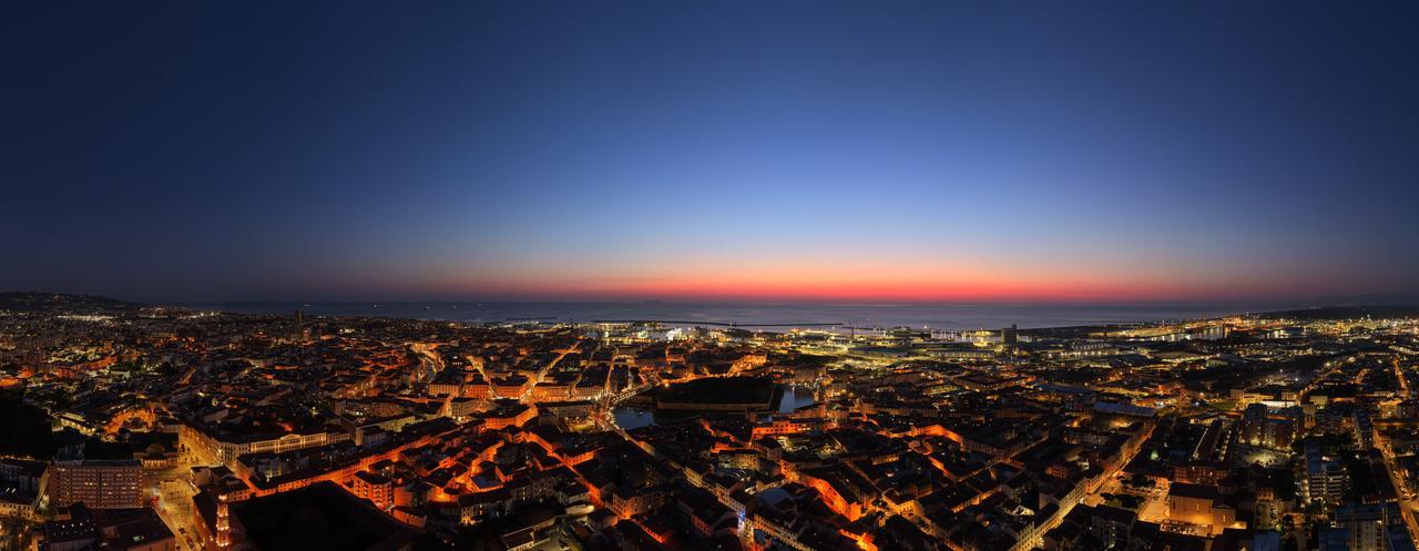 Tramonto-show: è lo skyline di Livorno. Grazie a Leonardo Ussi