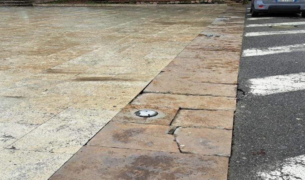 Montecatini, operazione decoro in centro: travertino rovinato da sostituire