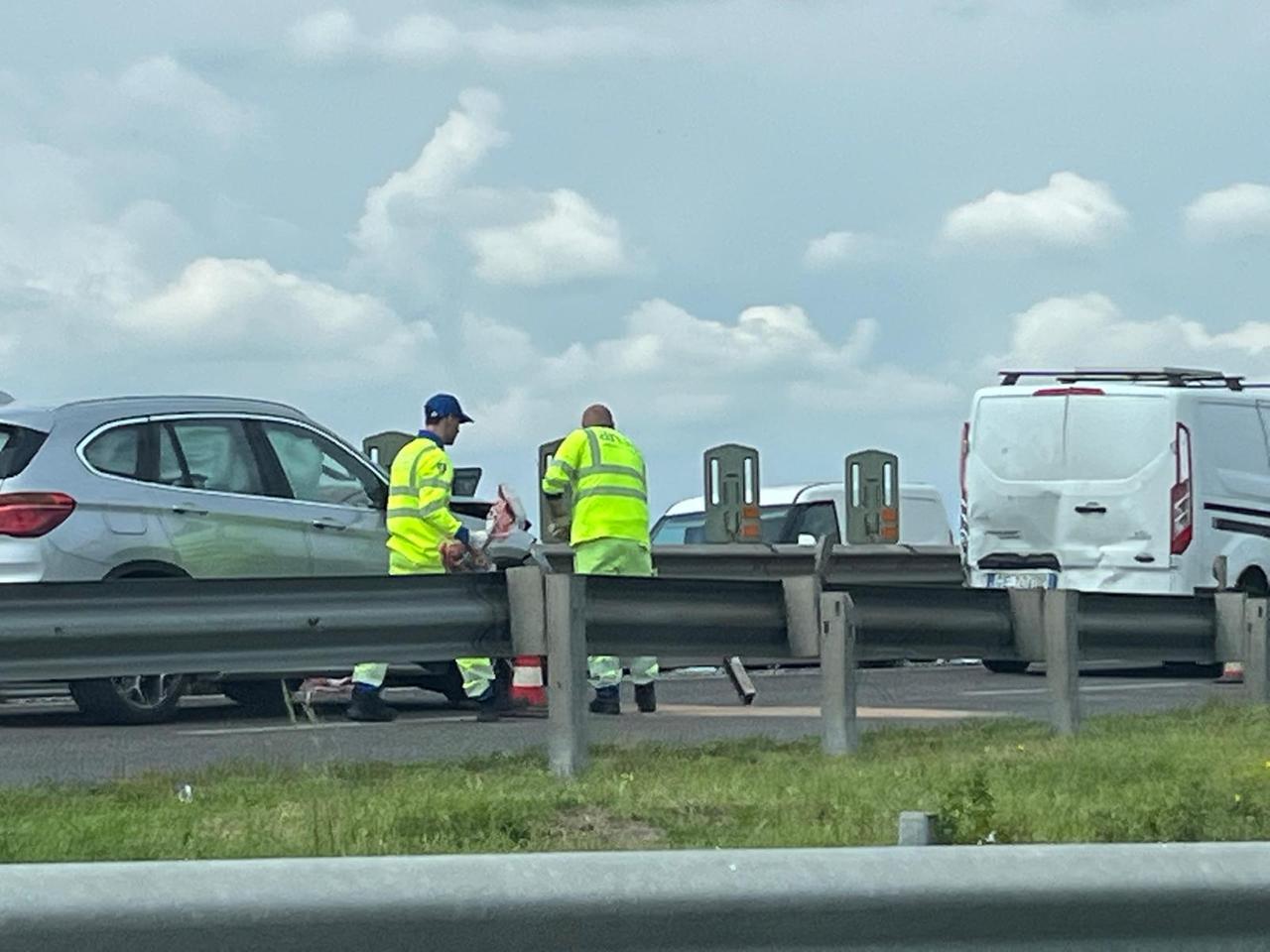 Maxi tamponamento e traffico in tilt sulla 131: cosa sappiamo