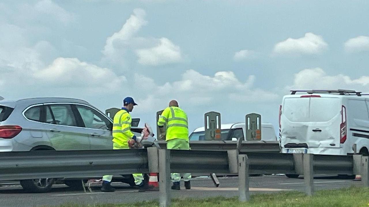 Maxi tamponamento e traffico in tilt sulla 131: cosa sappiamo