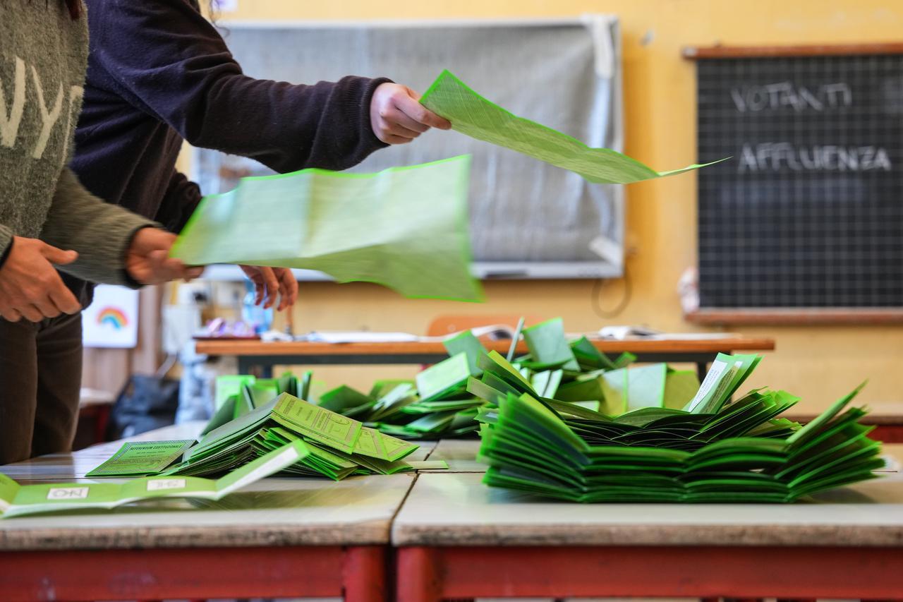 Referendum, prima proiezione: No al 53,1%. Affluenza al 58,9% – Primi dati reali: i risultati in diretta
