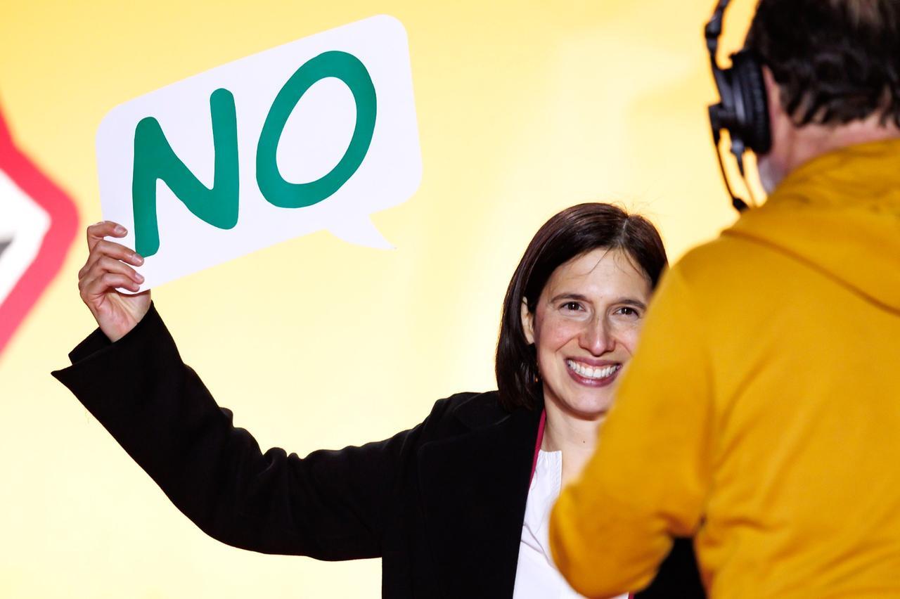 Referendum, vittoria del No: a metà scrutinio è al 54,5%. Il comitato del Sì ammette la sconfitta – I risultati in diretta