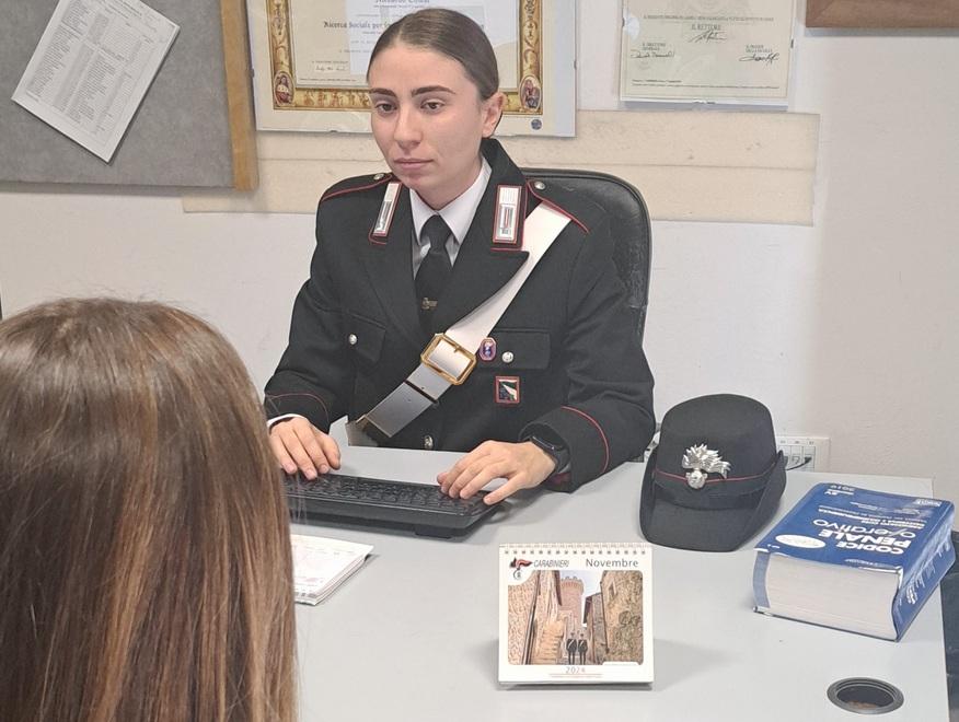 Insulti e botte alla compagna: ora non potrà avvicinarla