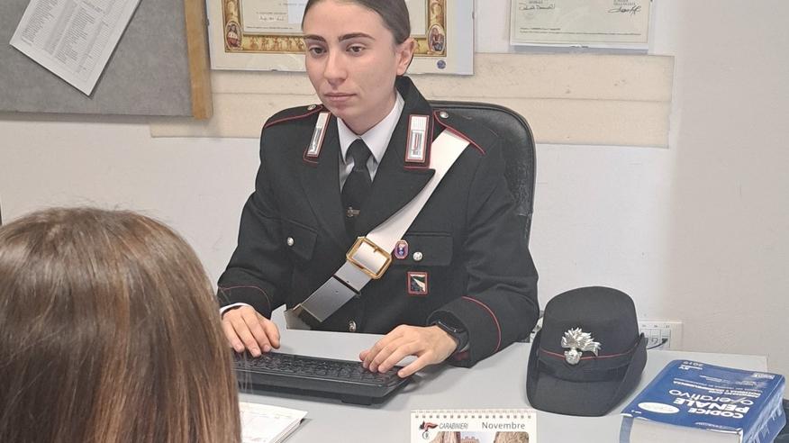 Insulti e botte alla compagna: ora non potrà avvicinarla