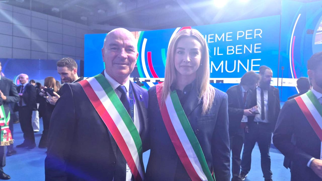 Il sindaco Luca Salvetti insieme alla prima cittadina di Genova, Ilaria Salis