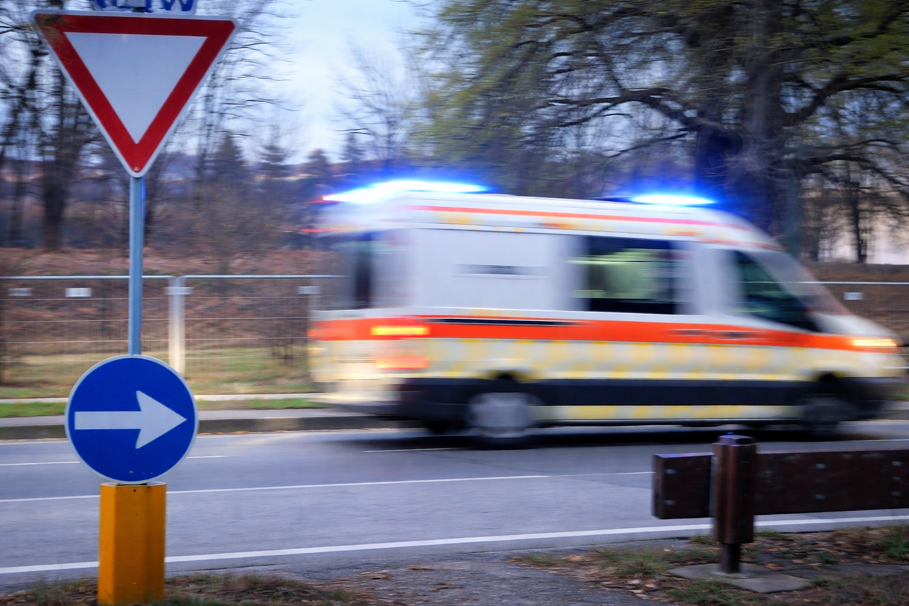 Sviene per il monossido e la salva il figlio di 4 anni parlando con il 118: «La mamma è a terra»