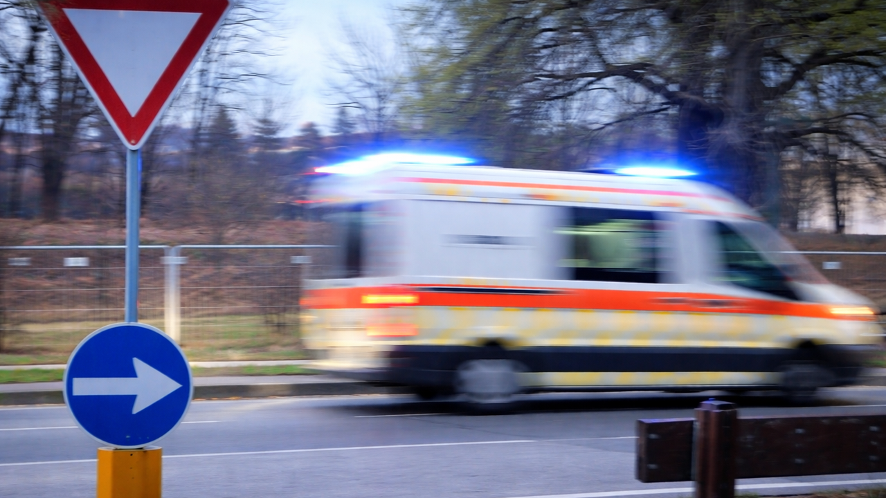 Sviene per il monossido e la salva il figlio di 4 anni parlando con il 118: «La mamma è a terra»