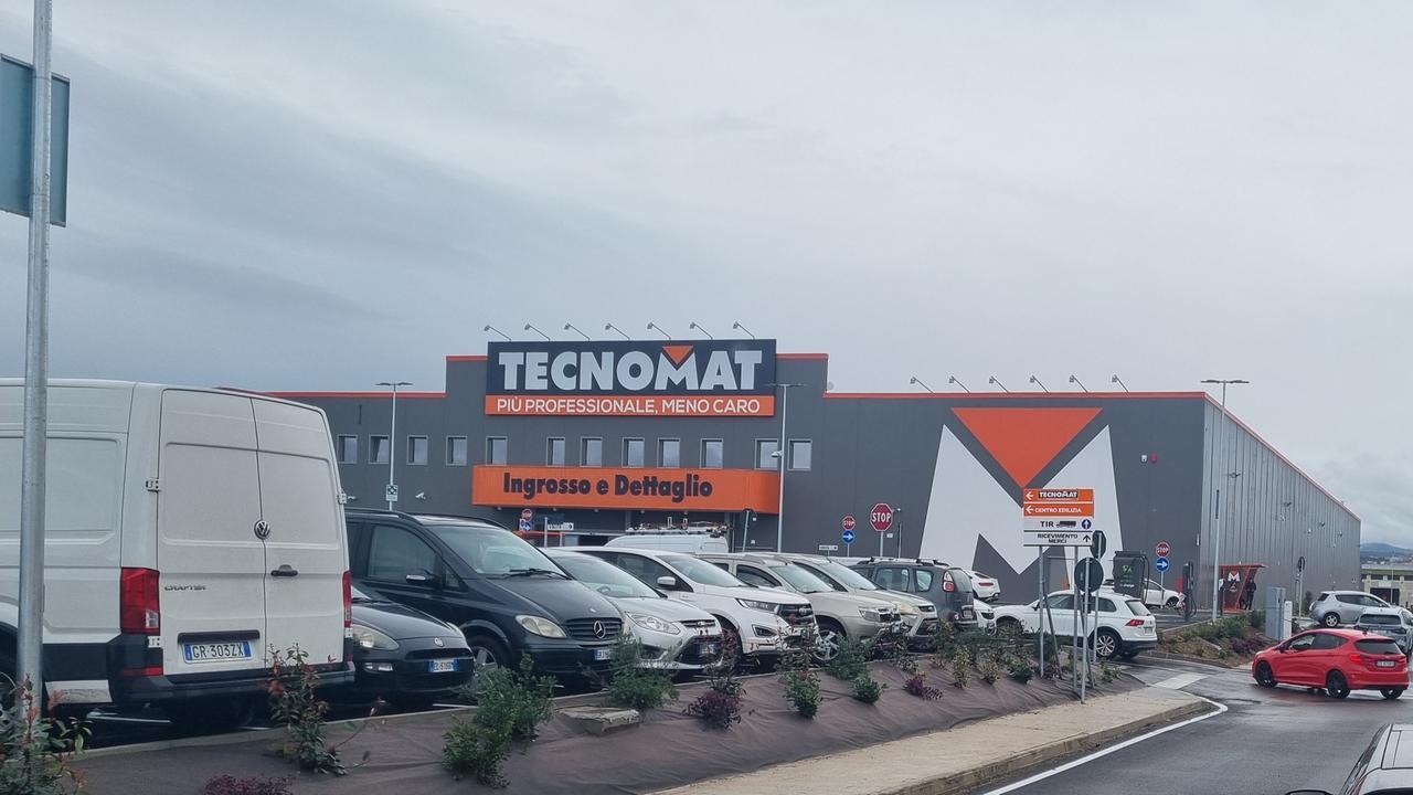 Sassari, sorpreso a rubare da Tecnomat: in borsa anche un manganello faidaté