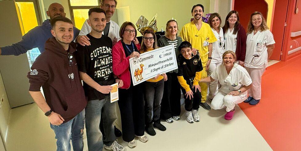 Lorenzo ha 14 anni e una malattia rara: il suo addio al calcio ispira la solidarietà della squadra dei “cammelli”