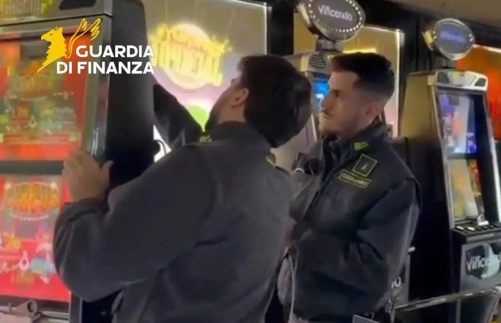 Lucca, nessun  controllo sull’accesso dei minori nella sala slot: proposta la chiusura dell’attività