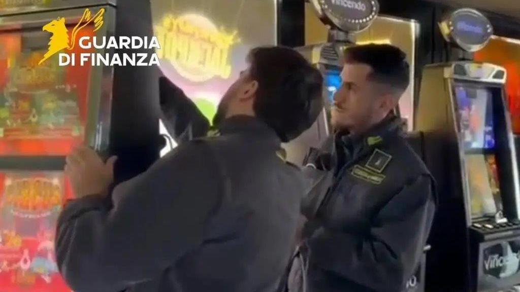 Lucca, nessun controllo sull’accesso dei minori nella sala slot: proposta la chiusura dell’attività