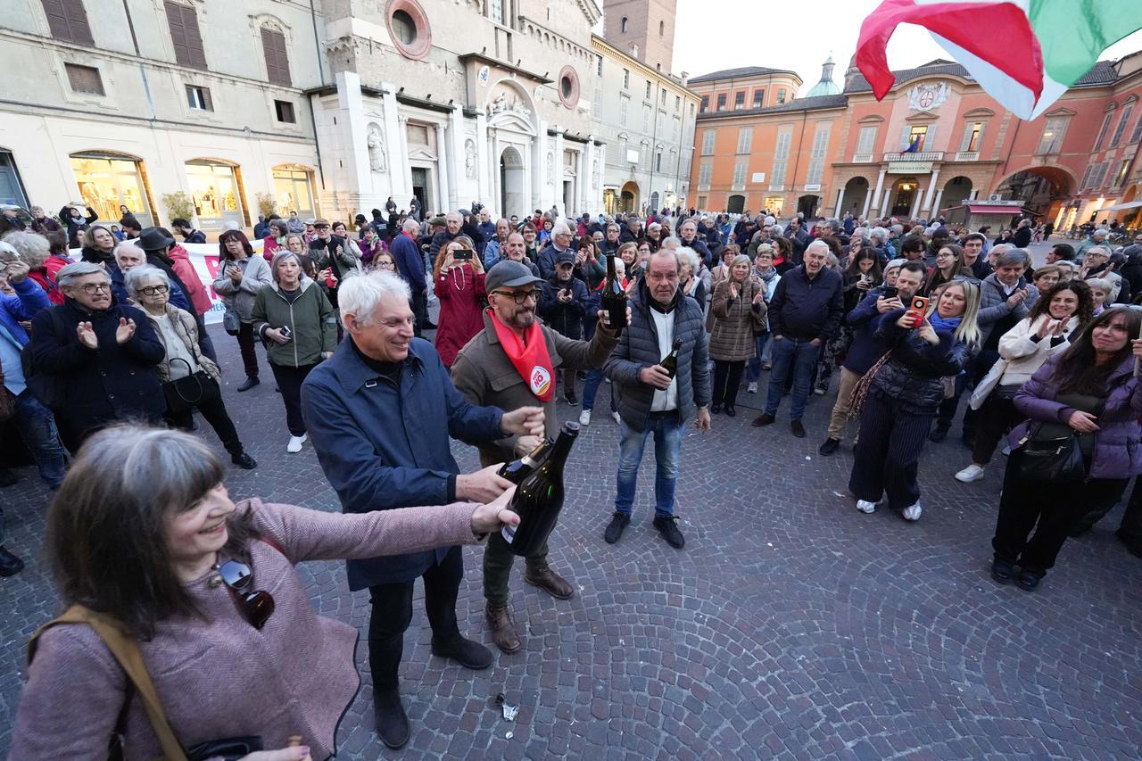 Riforma bocciata, la festa del comitato del No a Reggio: «La Costituzione non si tocca. E’ stato un voto partigiano»