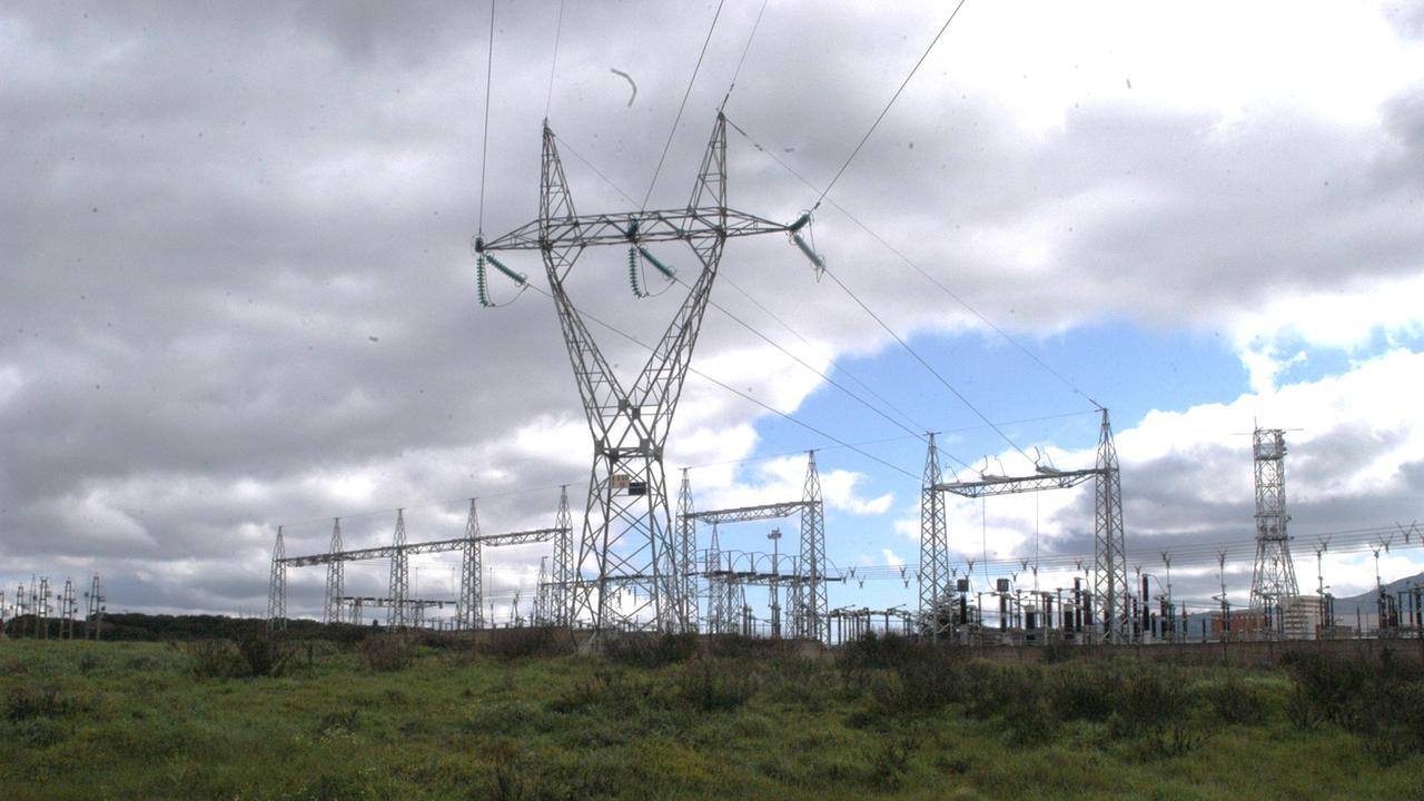 Precipita dal traliccio e muore: voleva rubare il rame – La ricostruzione