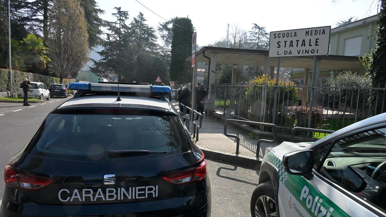 Studente di 13 anni accoltella l’insegnante a scuola: trasportata in ospedale, è grave