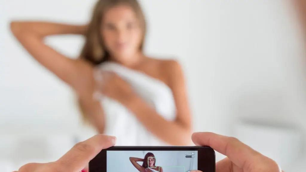 Vittima di revenge porn dall’ex, ma lui è all’estero: il pm chiede l’archiviazione – ecco perché
