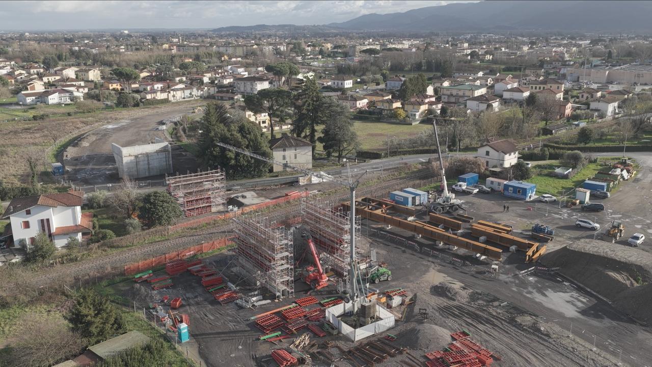 Lucca, arriva la campata del cavalcavia: chiusa fino al 3 aprile via delle Ville