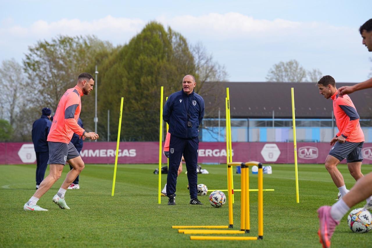Inizia l’era Bisoli, dall’albero di Natale al 4-4-2: come cambierà la Reggiana con l'arrivo del “sergente di ferro”?