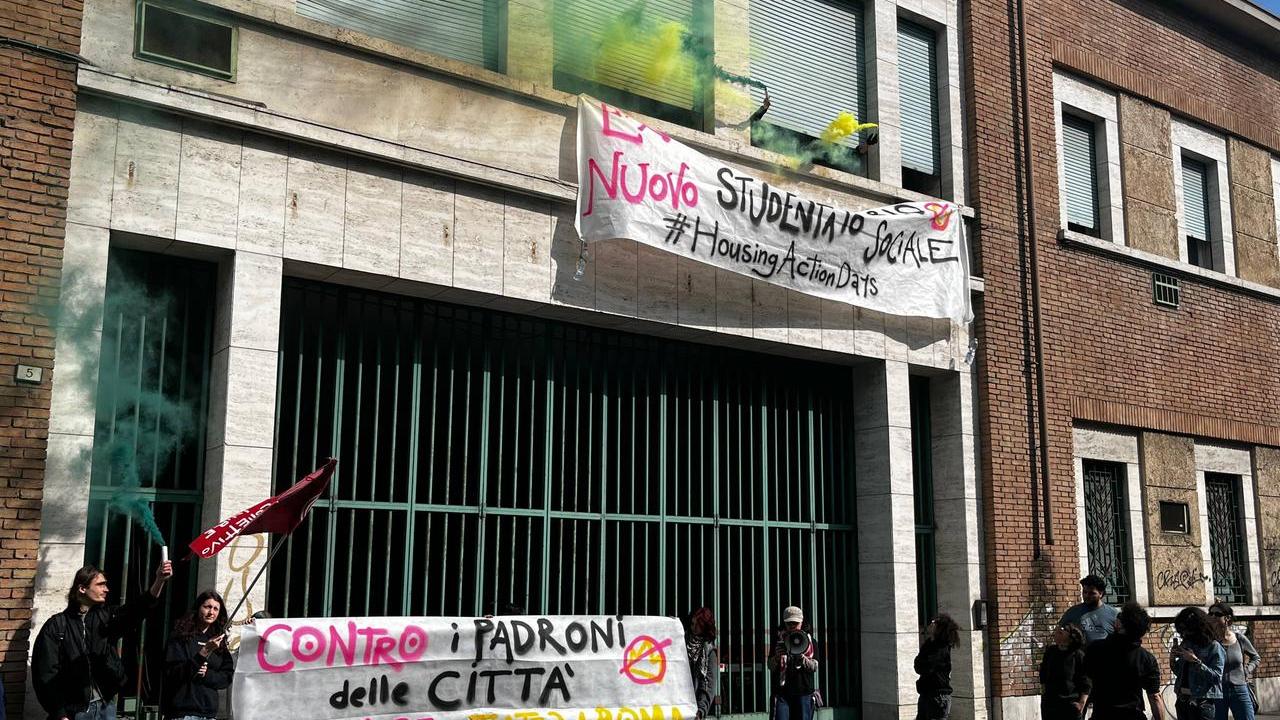 Il Collettivo Unire e Orda occupano simbolicamente l’ex Consorzio Agrario