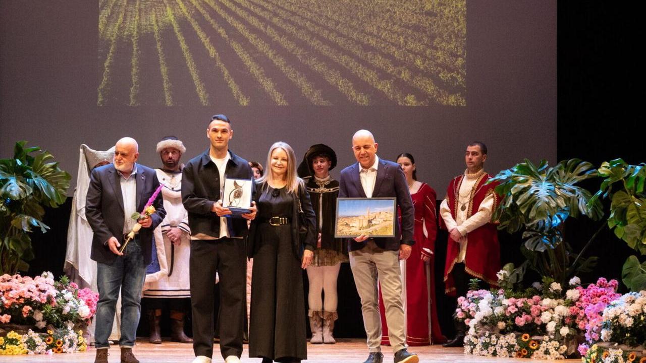 Daniel Tonoli riceve il premio Gianni Di Marzio al Gran Galà dello Sport di Castiglion Fiorentino (Foto: Modena Calcio)