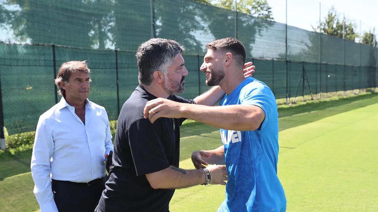 L'incontro tra il ct Gattuso e il capitano neroverde Berardi al Mapei Football Center