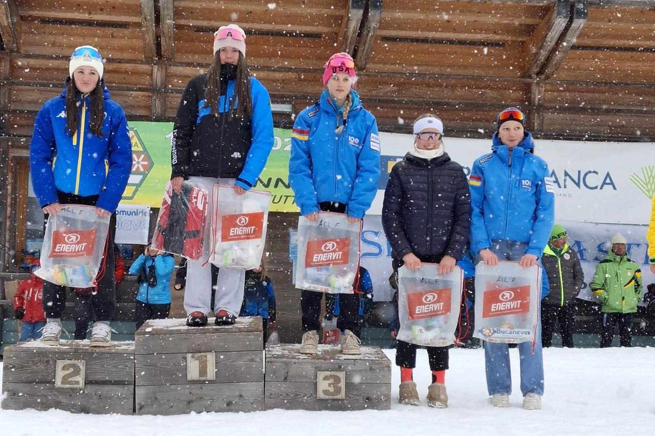 
	Gaia Biondini sul gradino pi&ugrave; alto del podio in Val Zoldana nella specialit&agrave; sprint con due poligoni

