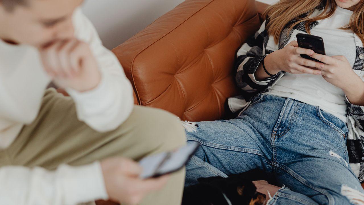 Meta e Google condannati per la dipendenza da social: «Hanno contribuito alla depressione di un’adolescente»