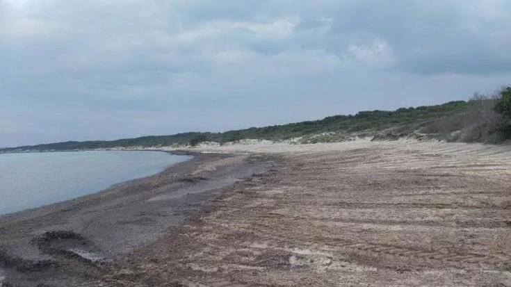 Sabbia spostata dalla spiaggia libera al lido dei parlamentari, il caso arriva al ministero dell’Ambiente