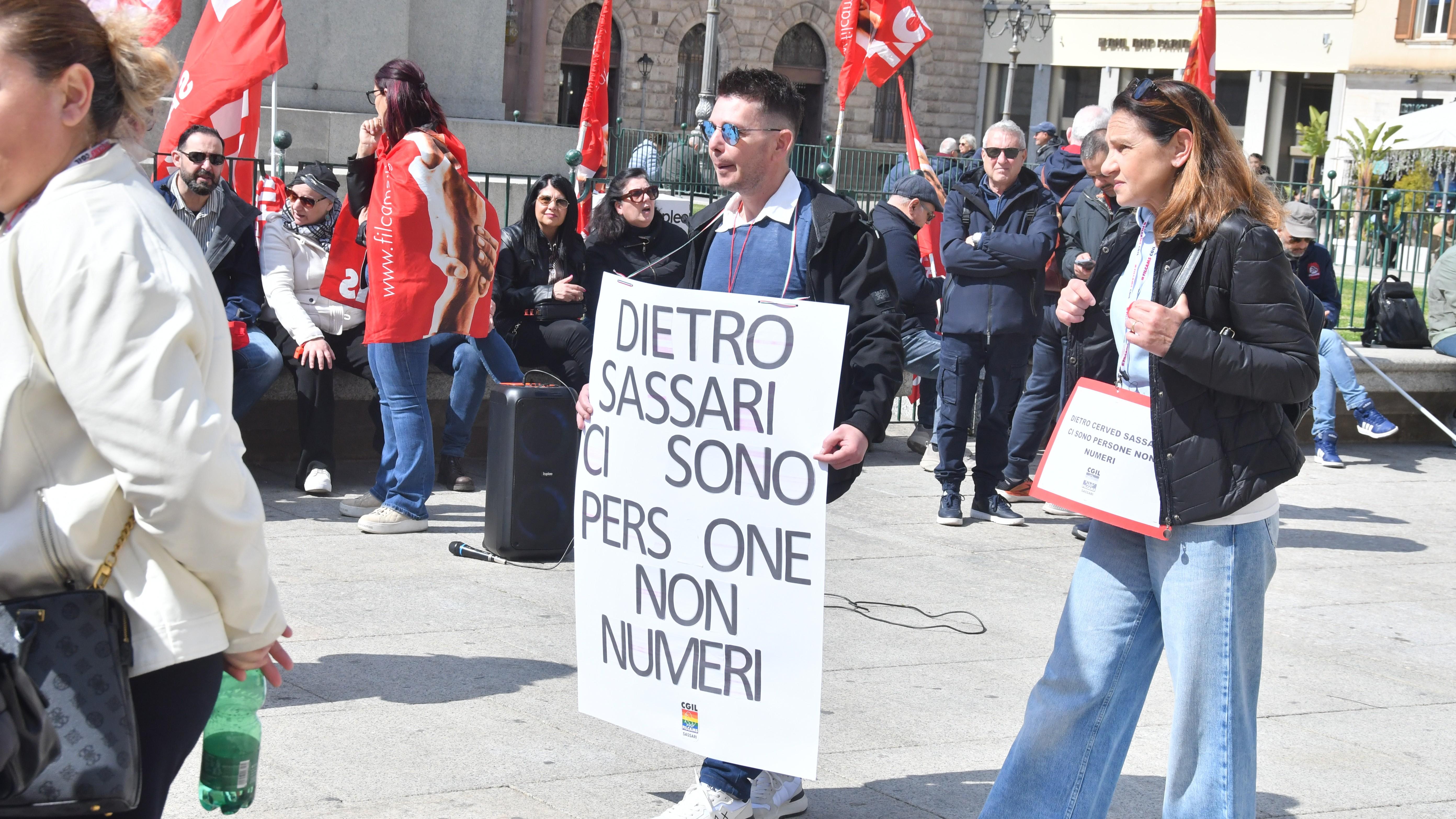 L’uomo più ricco d’Italia "contro" 65 lavoratrici di Sassari, a rischio la sede locale della Cerved