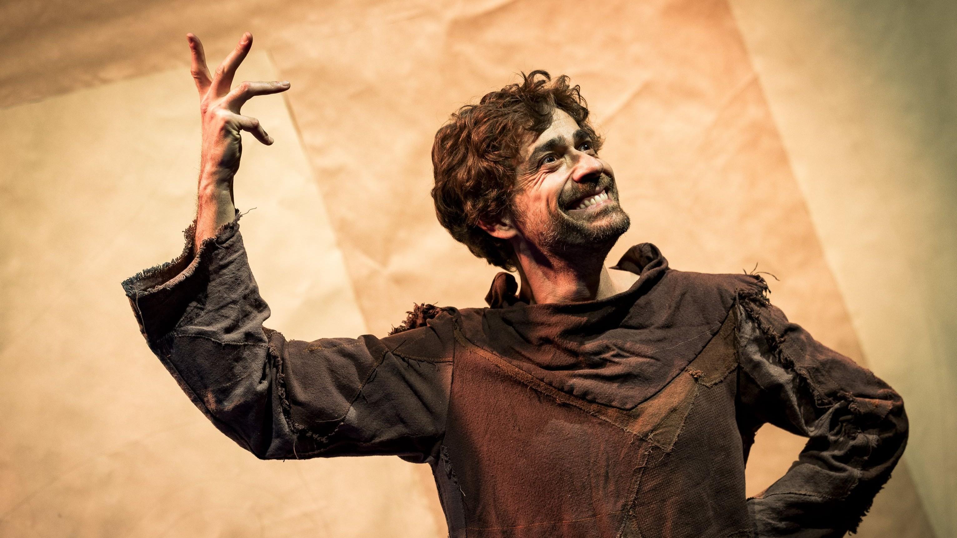 Giovanni Scifoni: «Il mio San Francesco giullare e performer, rockstar ante litteram di 800 anni fa»