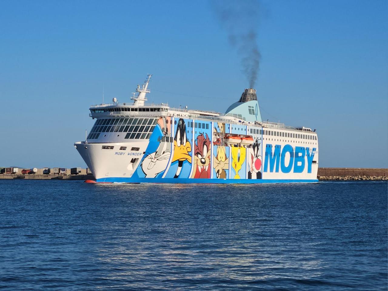 Porto Torres, mare in burrasca: navi bloccate e collegamenti saltati – ecco che cosa sta succedendo